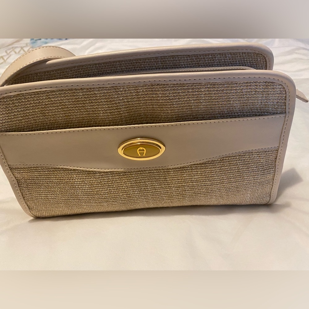 Handbag - Picture 1 of 3